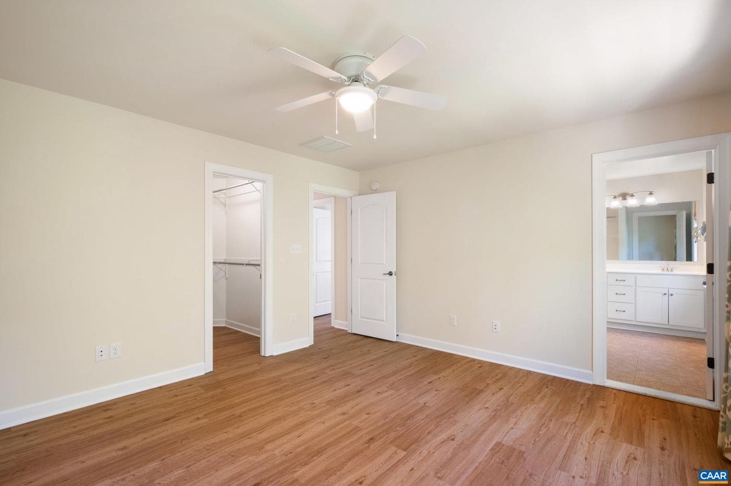 233 Huntley Ave photo 19