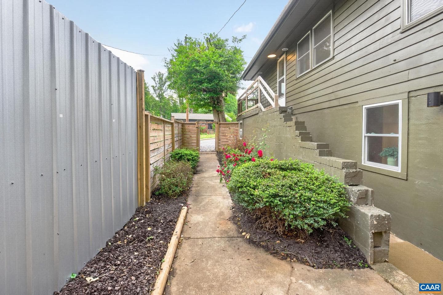 1408 Baker St photo 23