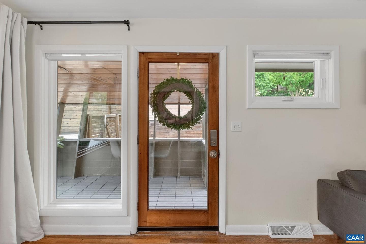 1408 Baker St photo 3