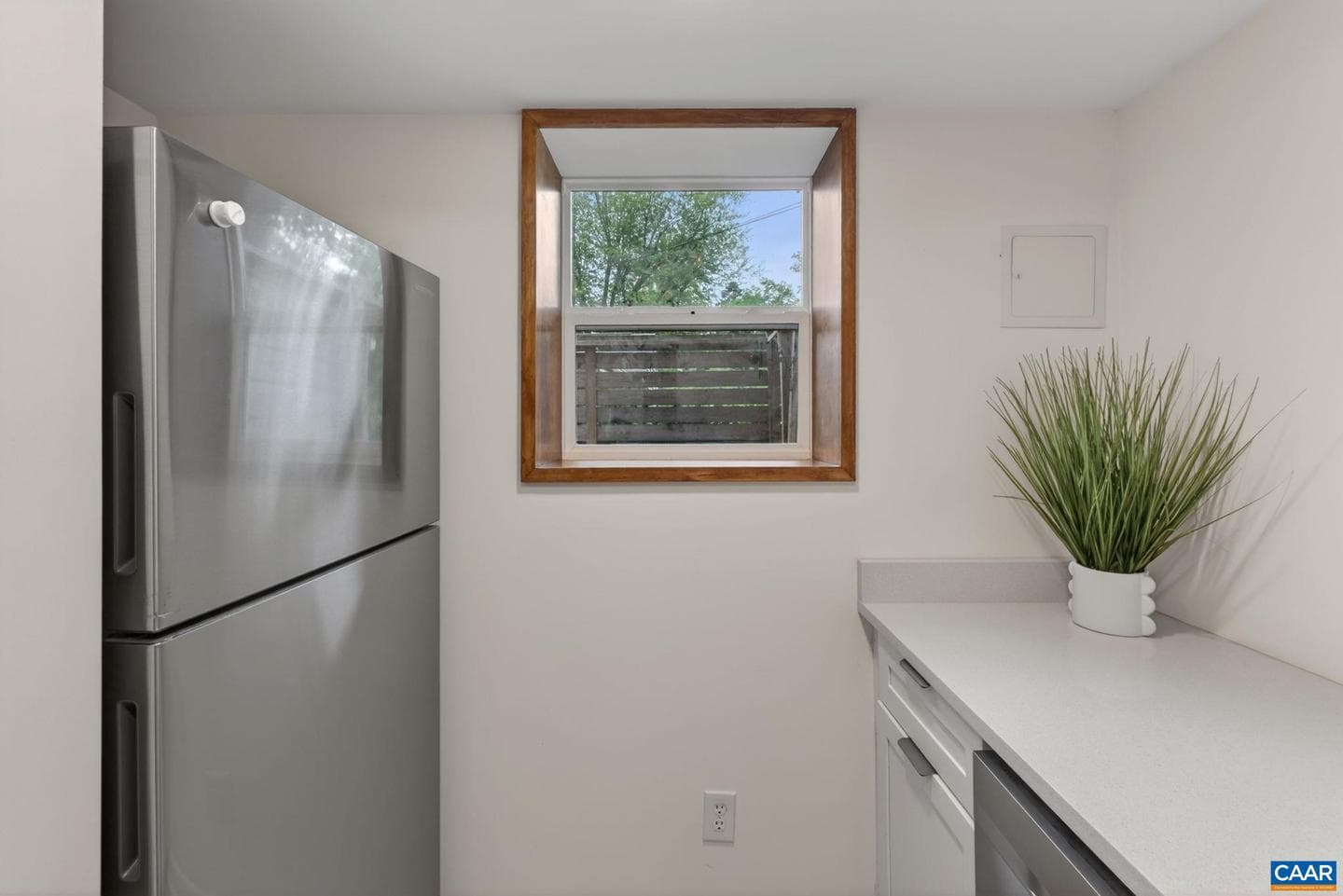 1408 Baker St photo 37