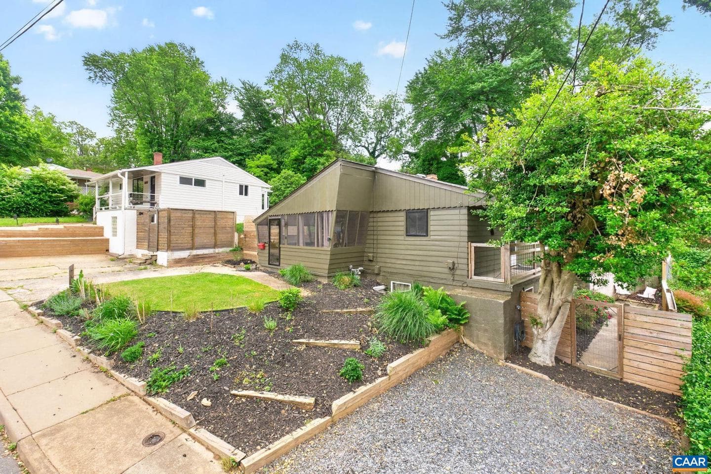 1408 Baker St photo 48