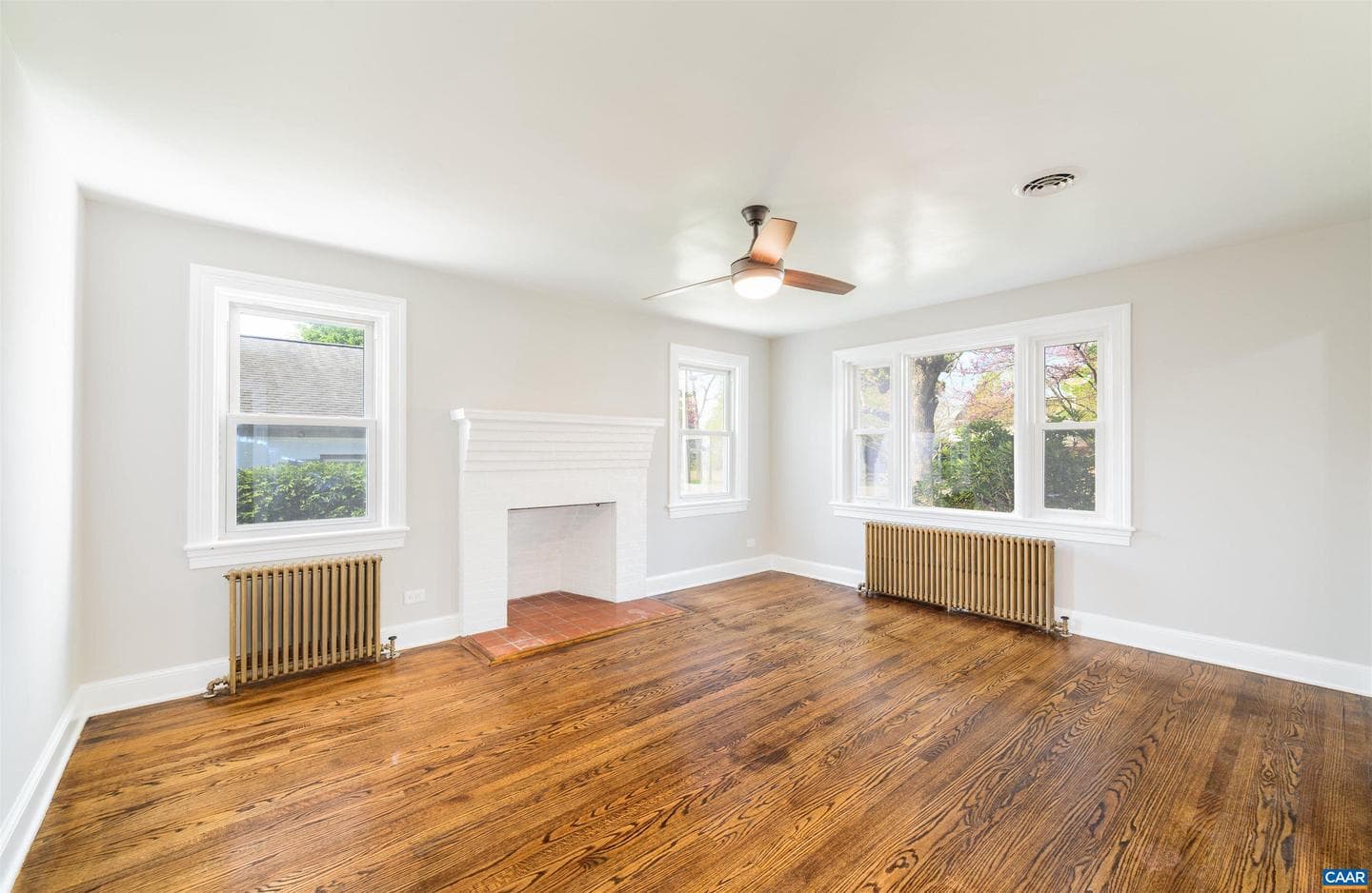 1036 Locust Ave photo 11