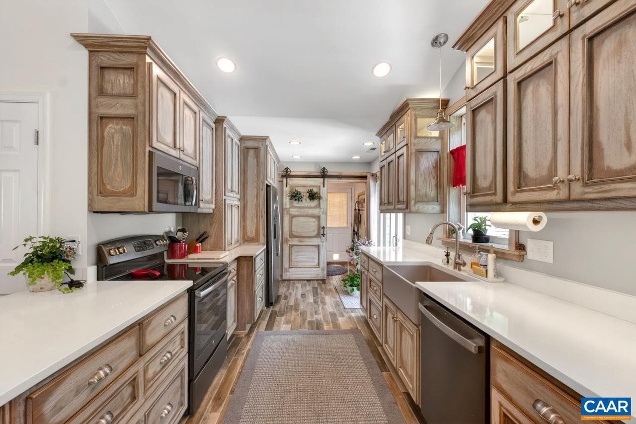 1045 Wintergreen Ln photo 13
