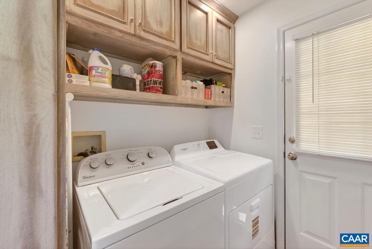 1045 Wintergreen Ln photo 15