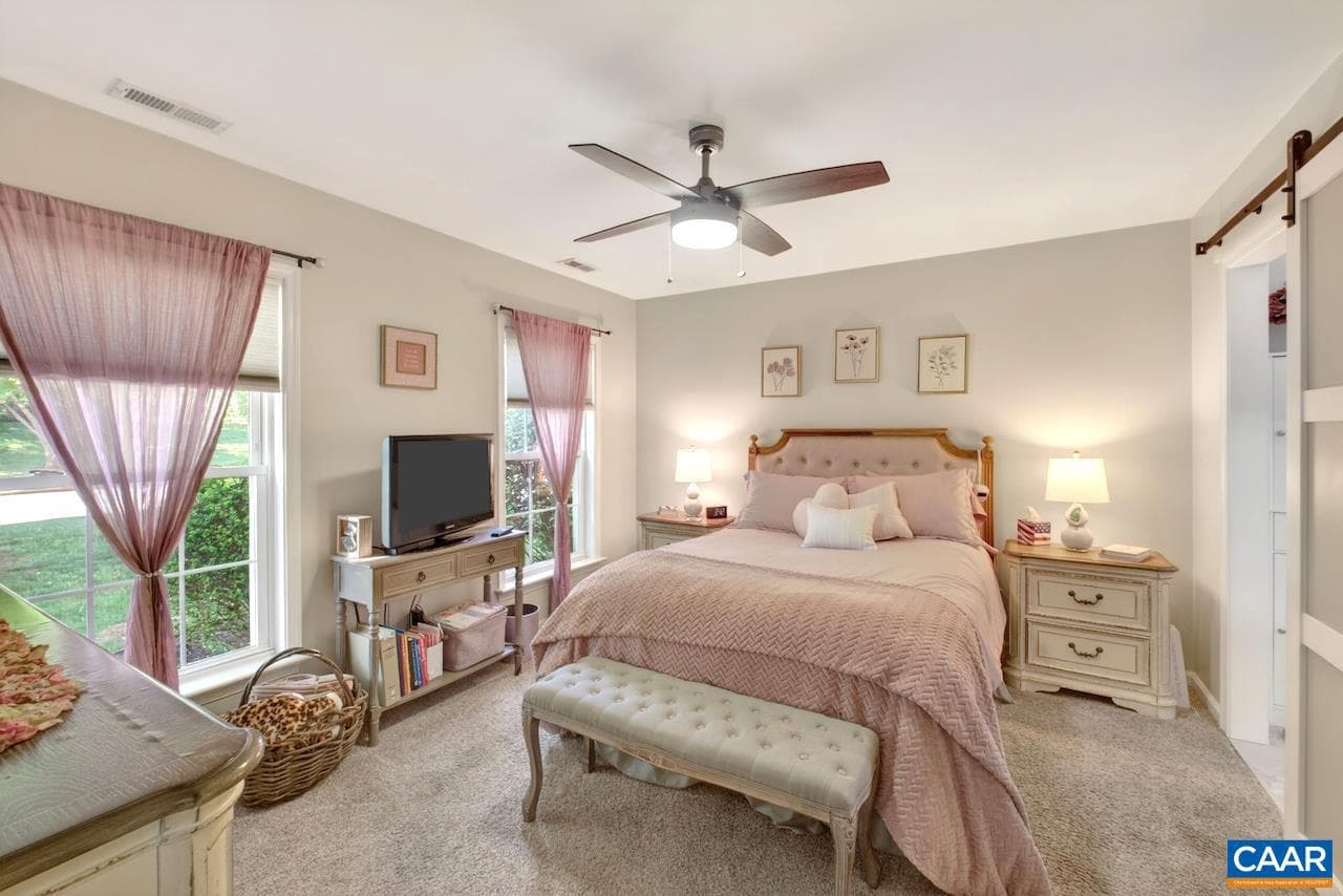 1045 Wintergreen Ln photo 16