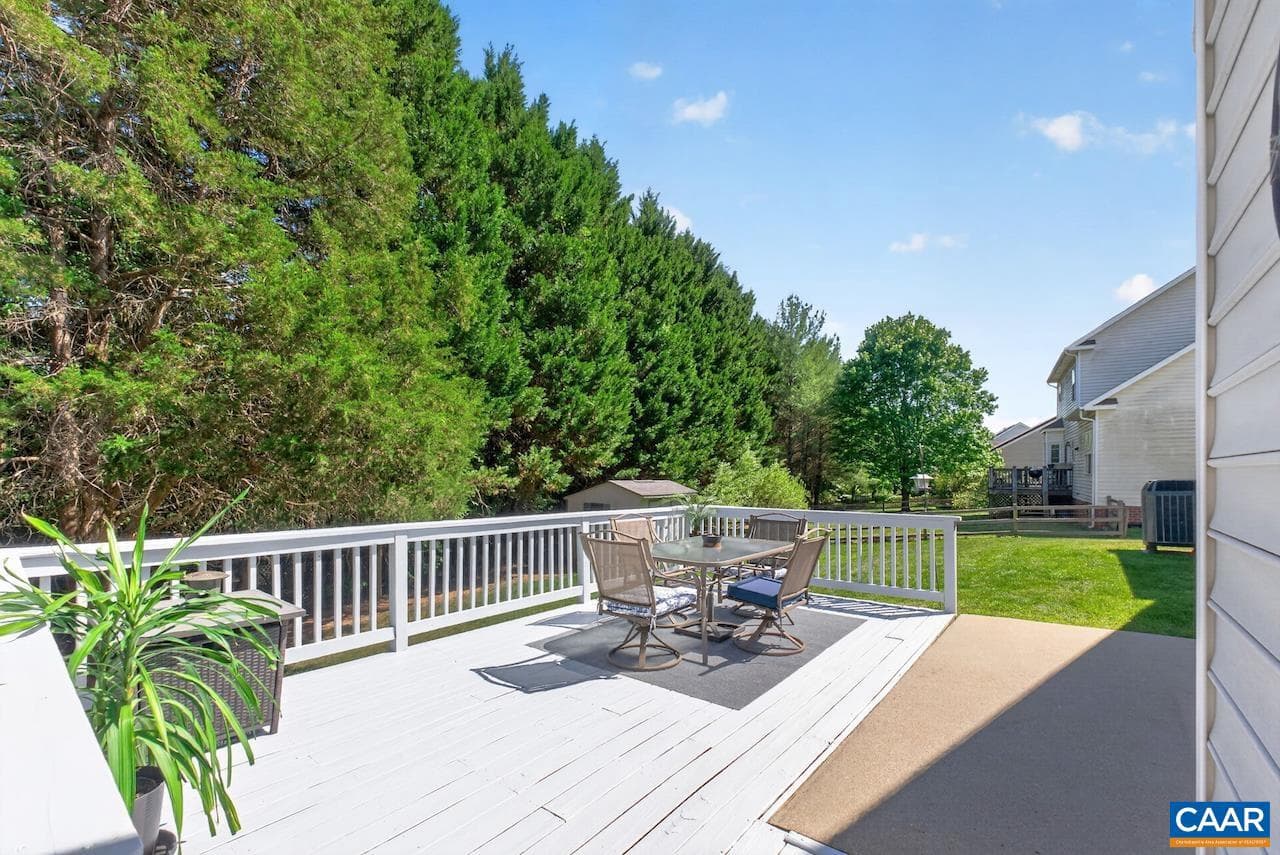 1045 Wintergreen Ln photo 24