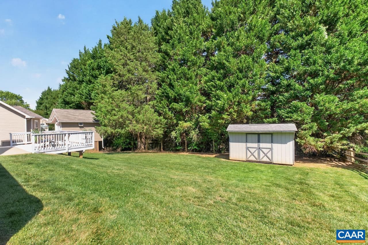 1045 Wintergreen Ln photo 25