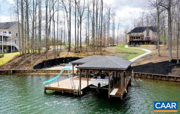 1915 Lake Forest Dr photo 3
