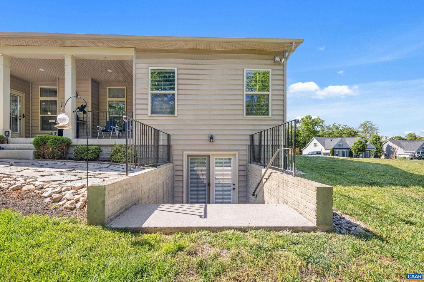 302 Manor Blvd photo 4