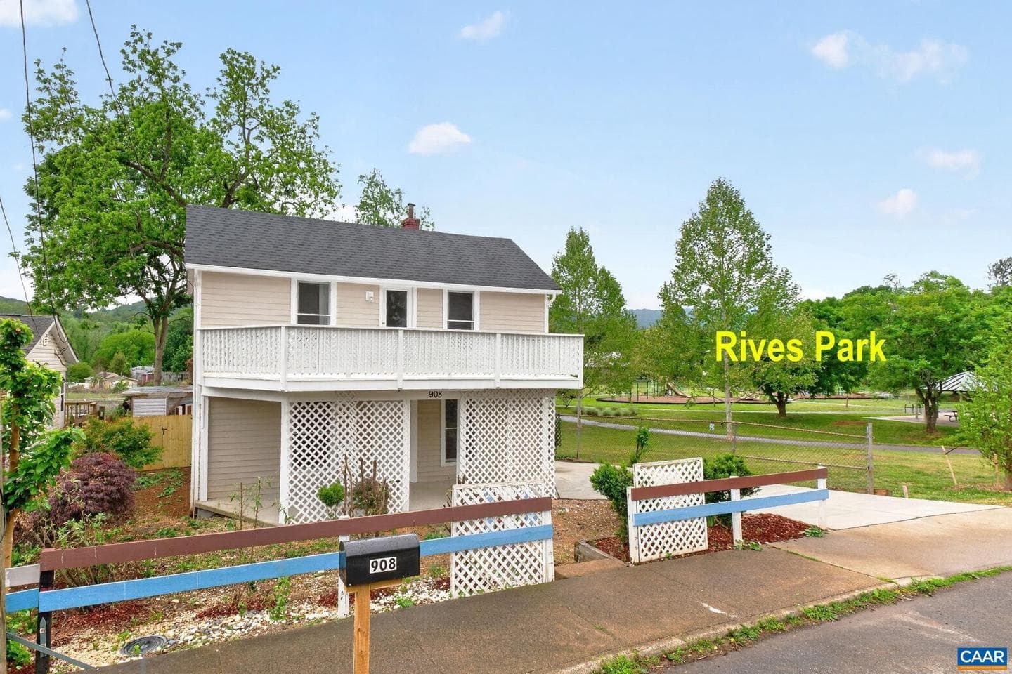 908 Rives St photo 26