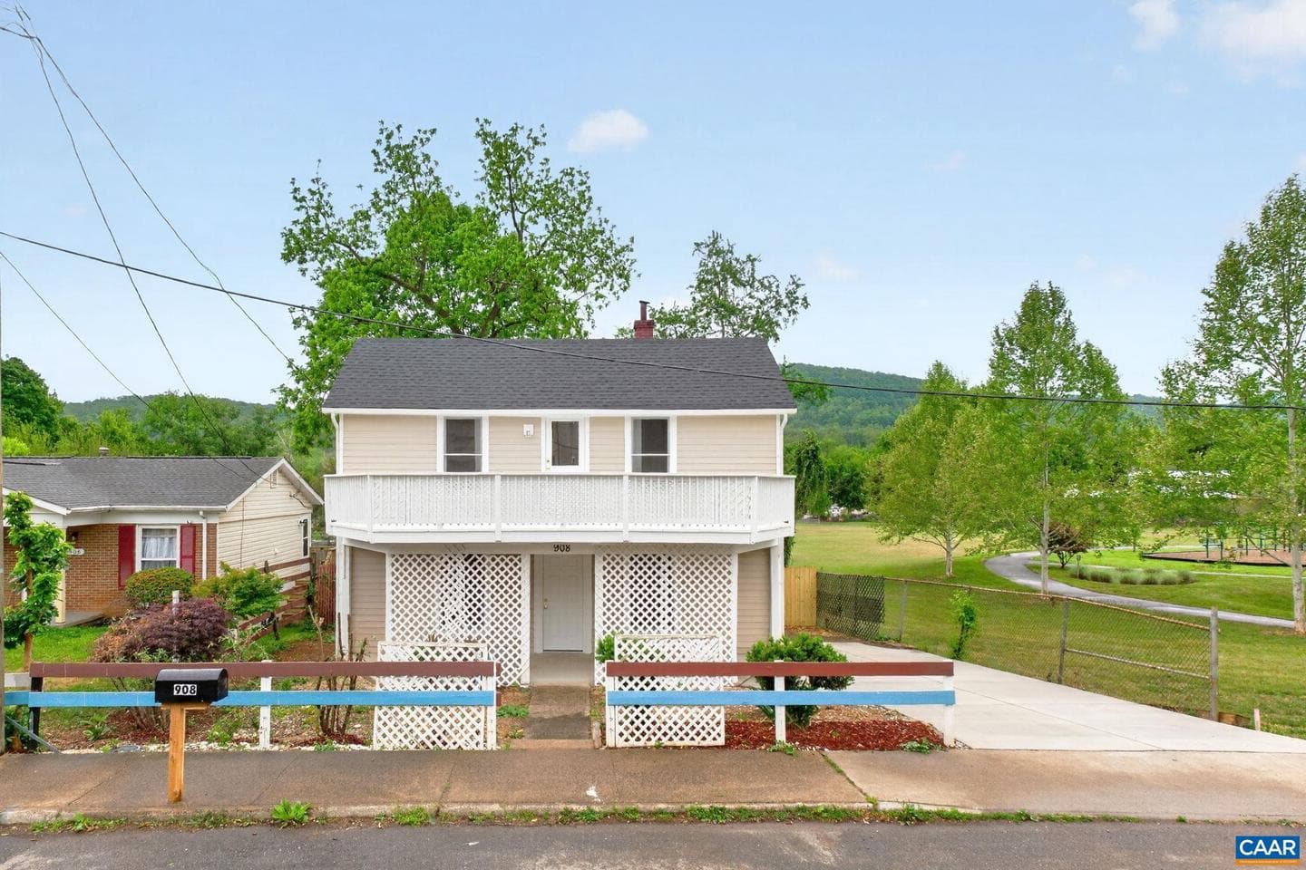 908 Rives St photo 32