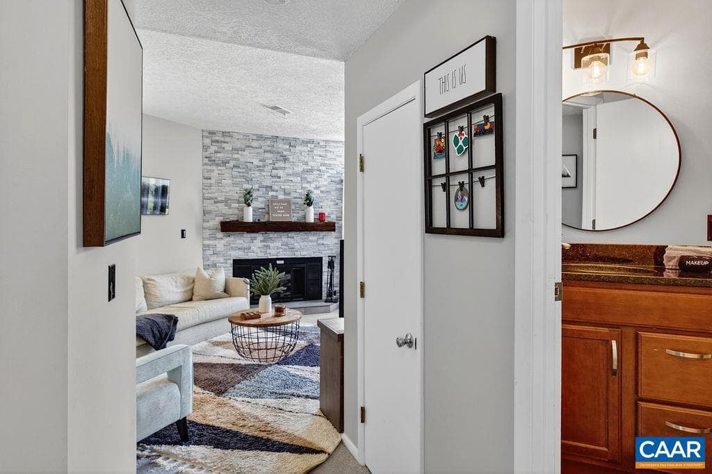 762 Laurelwood Condos photo 22