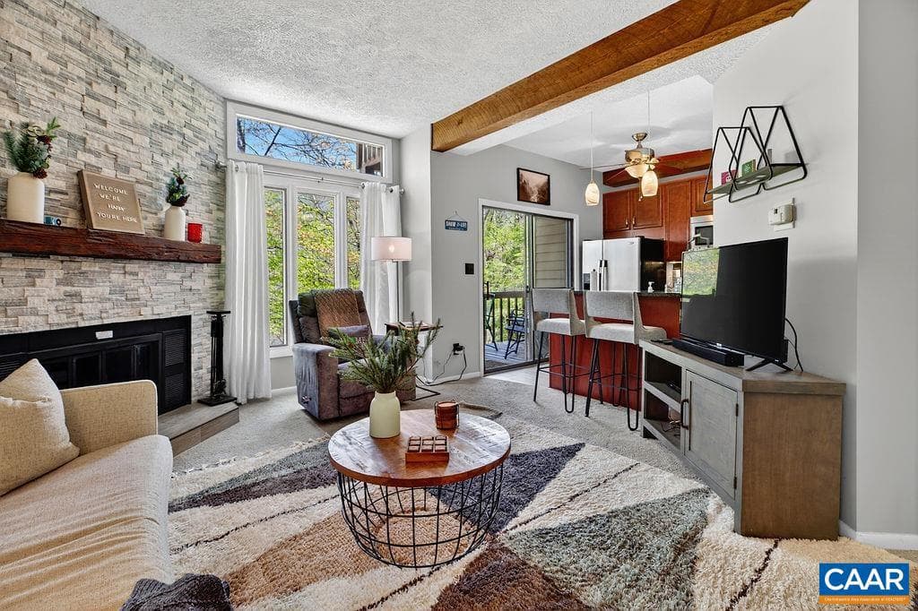 762 Laurelwood Condos photo 3