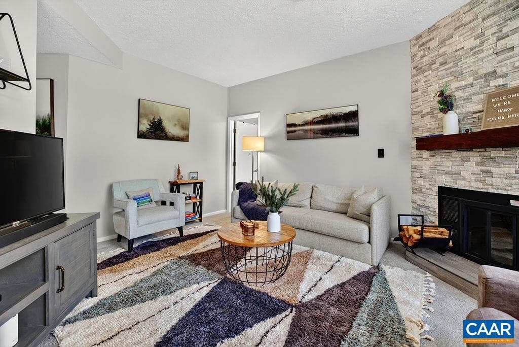 762 Laurelwood Condos photo 5