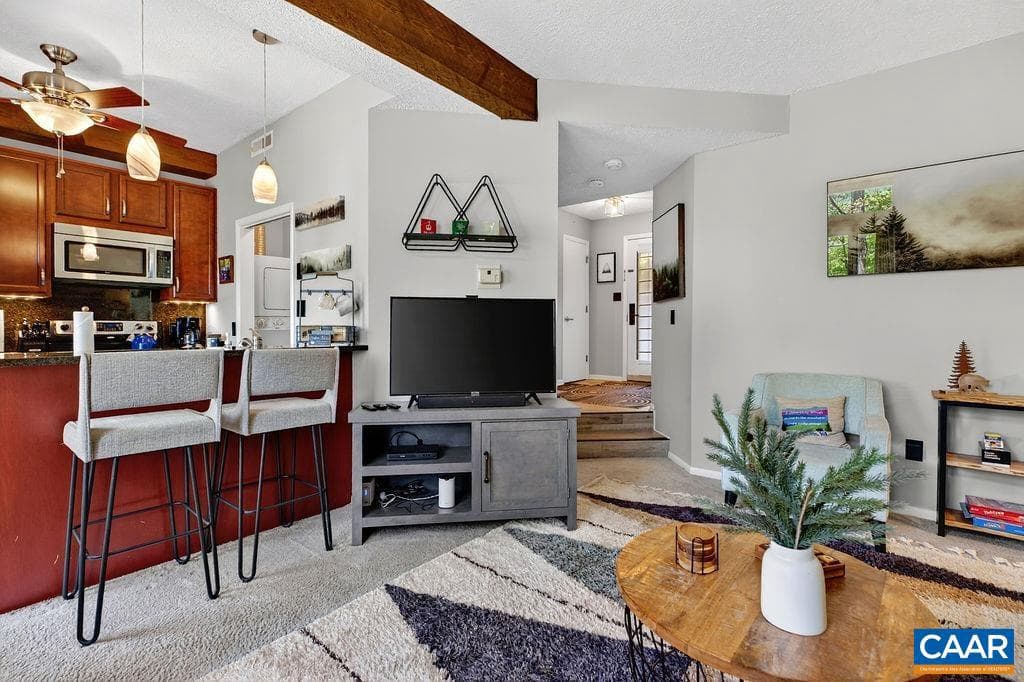 762 Laurelwood Condos photo 6