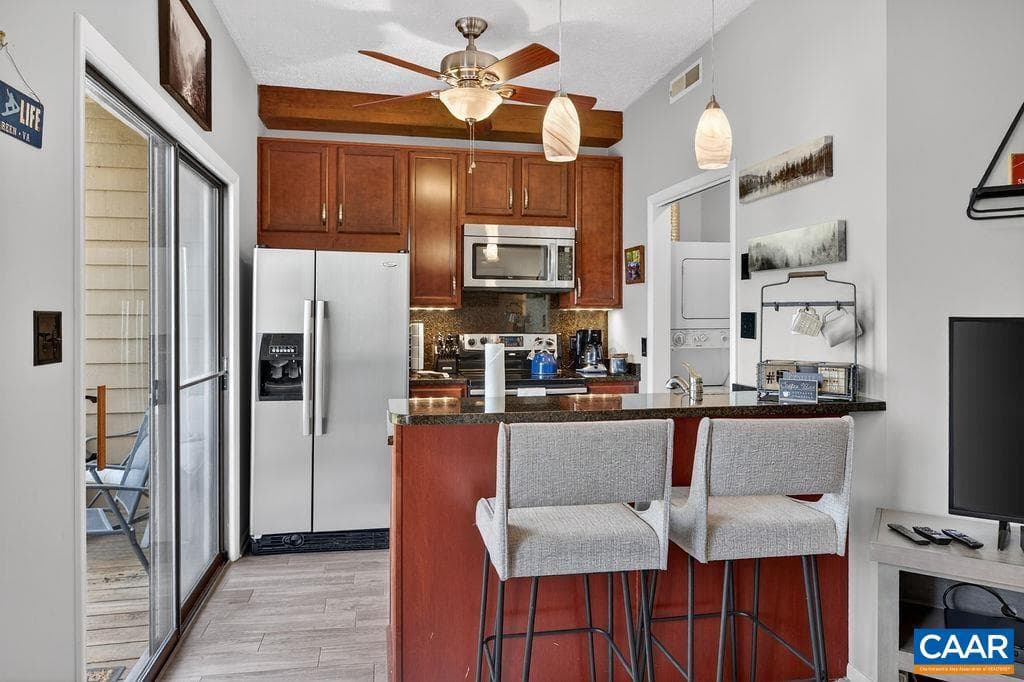 762 Laurelwood Condos photo 7