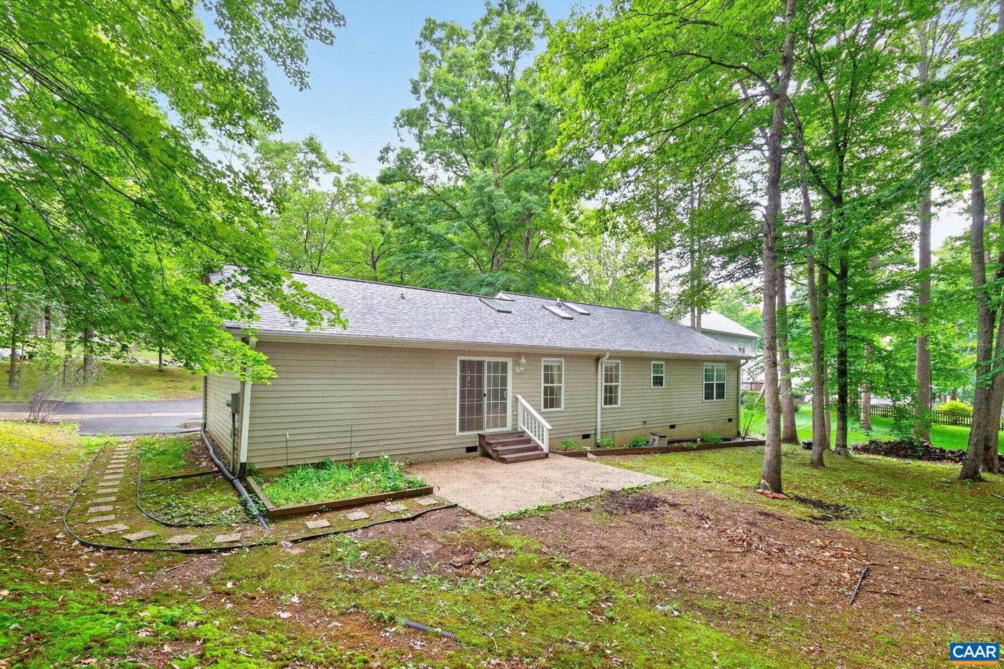 75 Riverside Dr photo 31