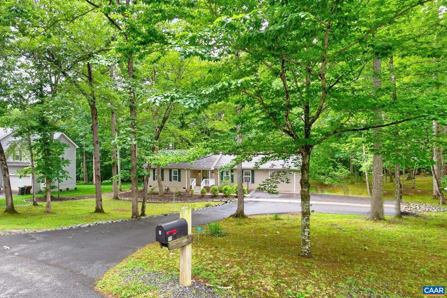 75 Riverside Dr photo 34