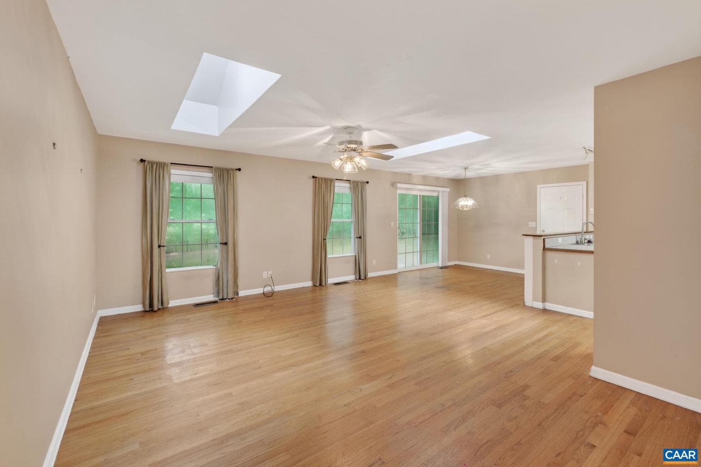 75 Riverside Dr photo 6