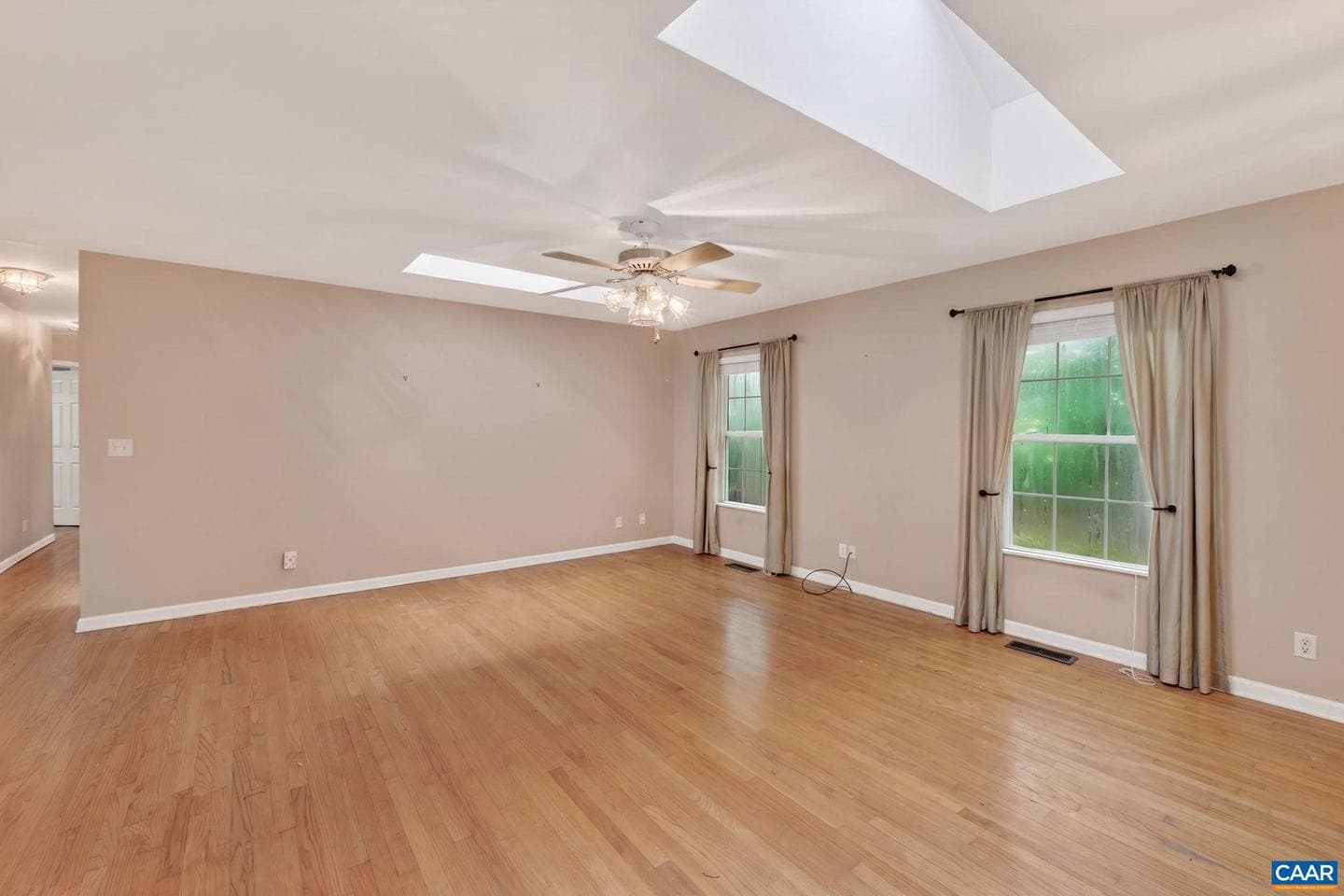 75 Riverside Dr photo 9