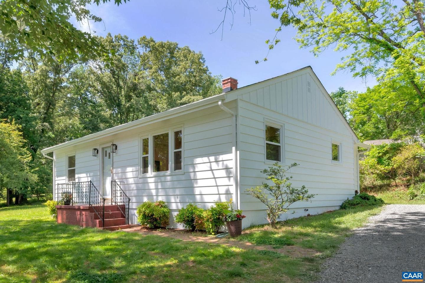 4362 Ivy Rd photo 2