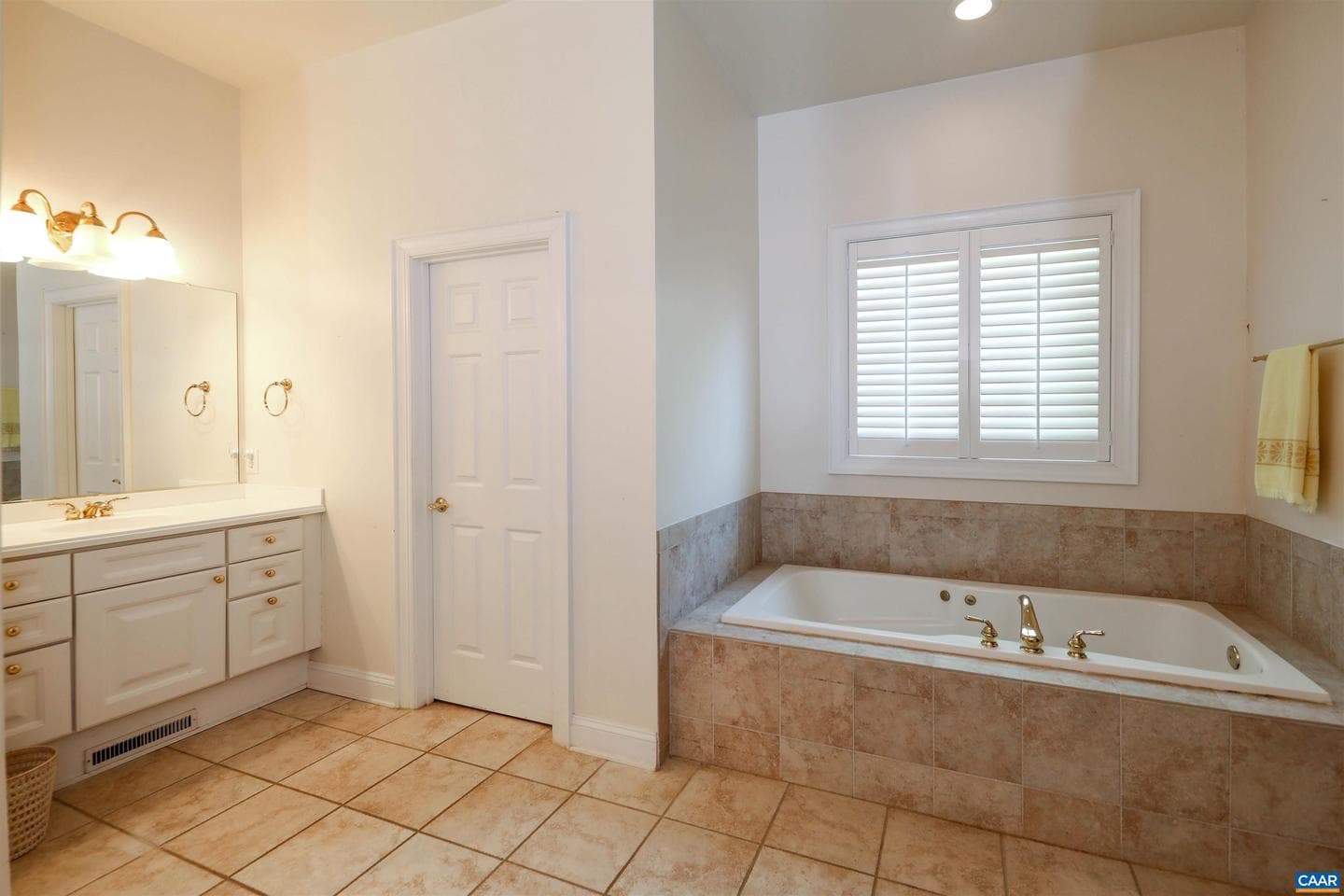 2500 Wiltshire Close photo 24