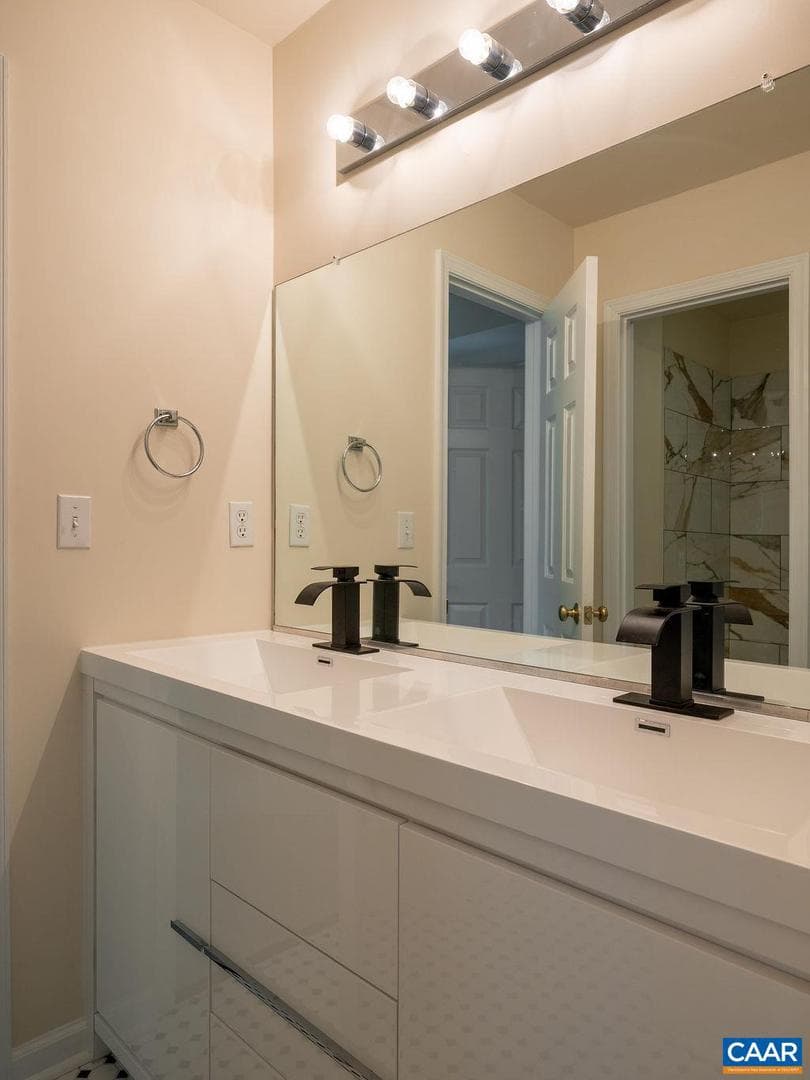 121 Sundrops Ct photo 16