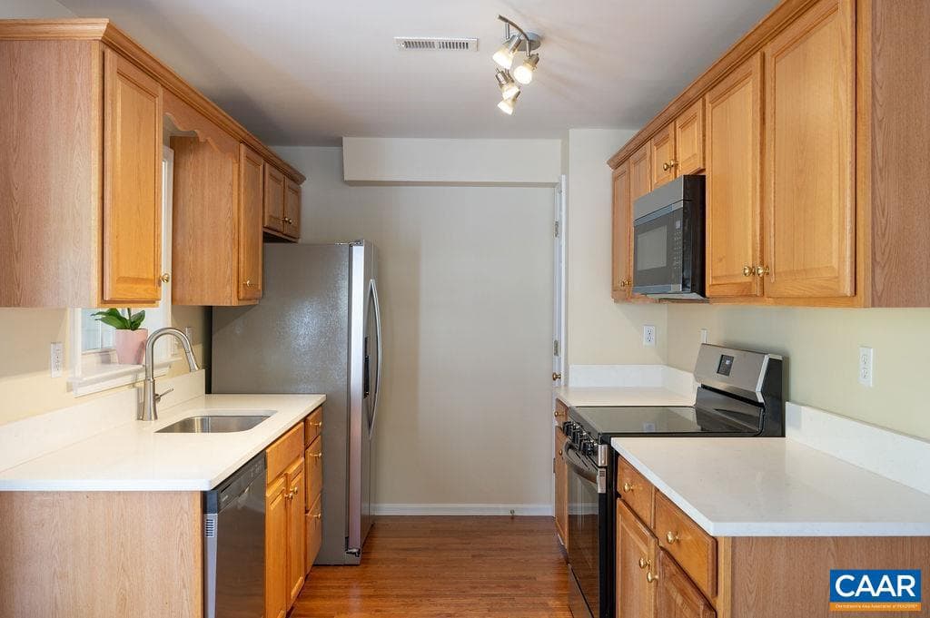121 Sundrops Ct photo 7
