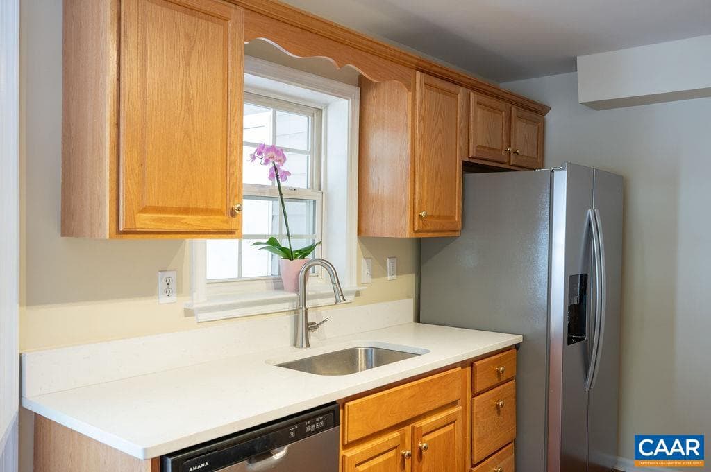 121 Sundrops Ct photo 8