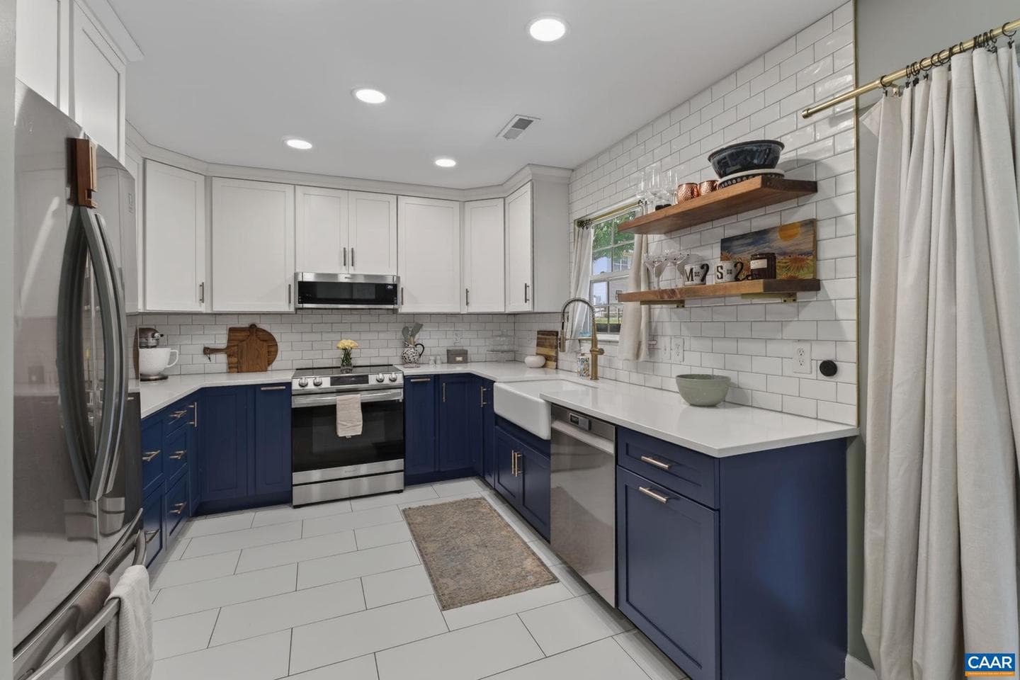 1557 Primrose Ln photo 11