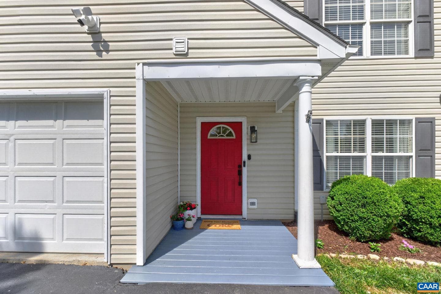 1557 Primrose Ln photo 2