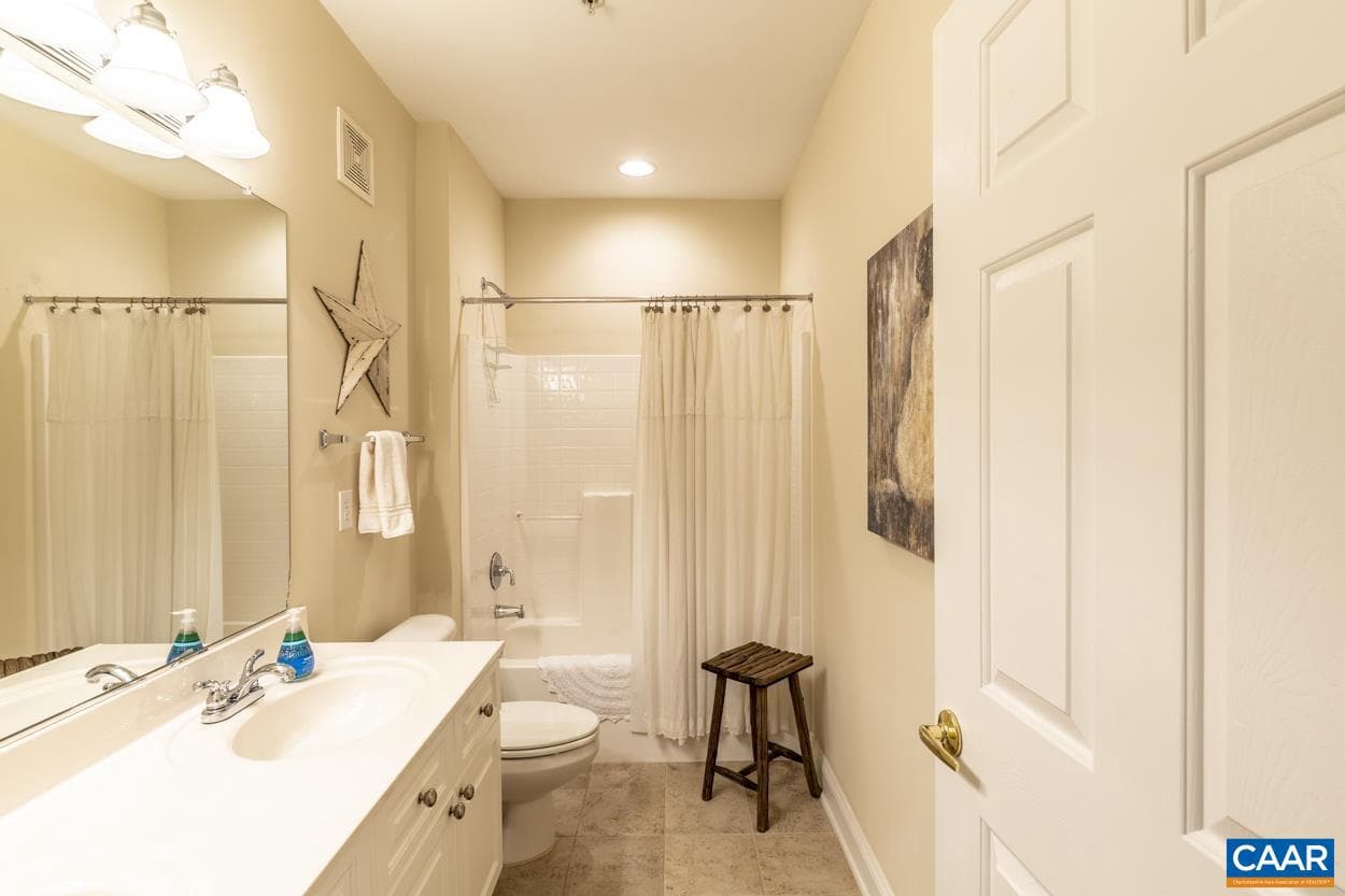 1051 Glenwood Station Ln #104 photo 18