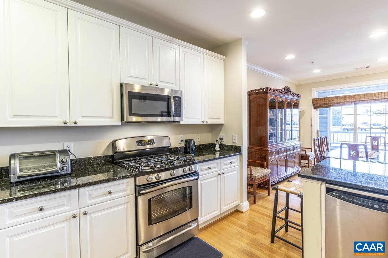 1051 Glenwood Station Ln #104 photo 5