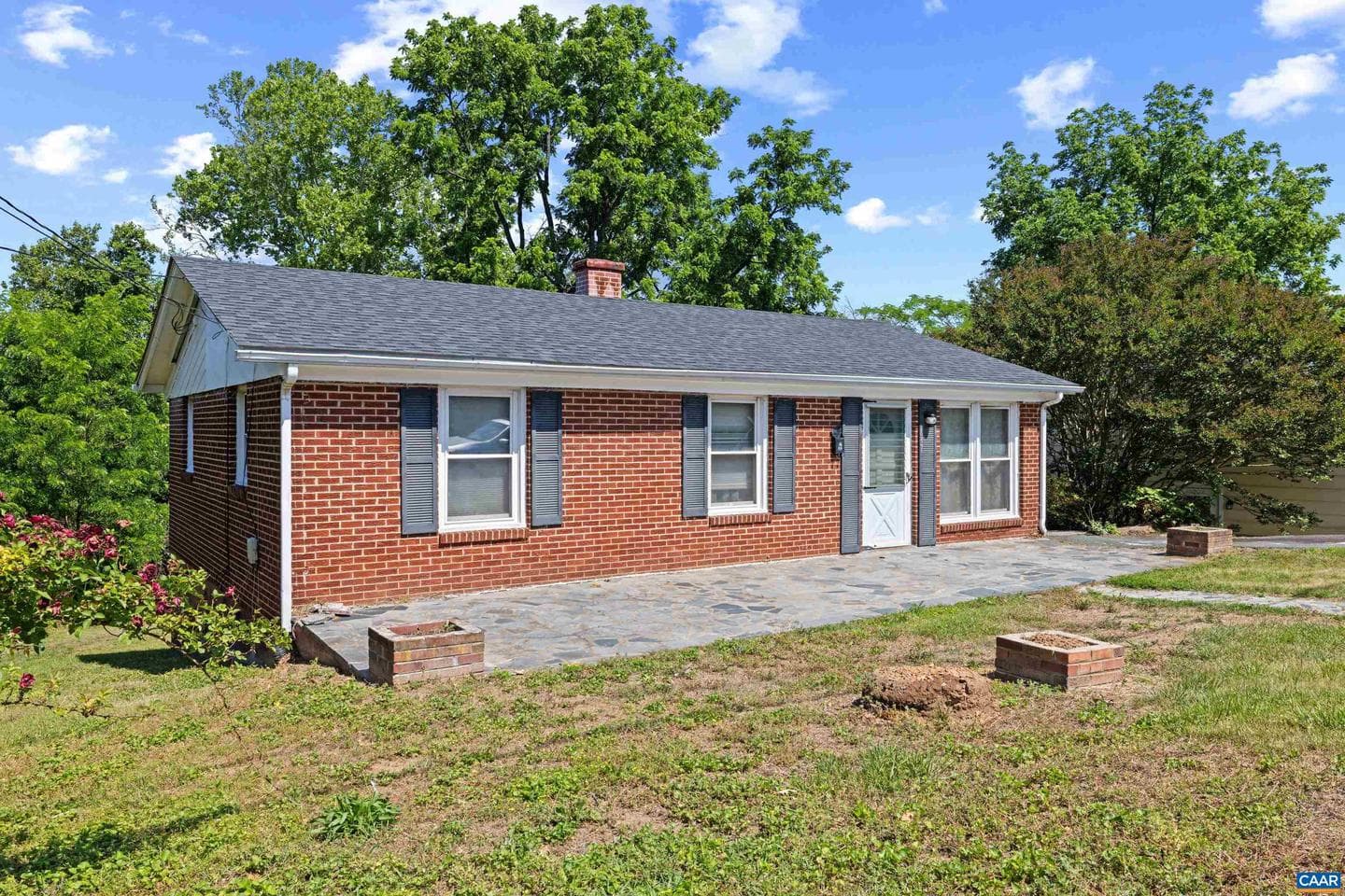 837 Ridge St photo 4