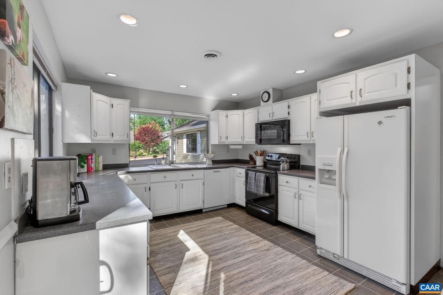 1511 Lake Forest Dr photo 11