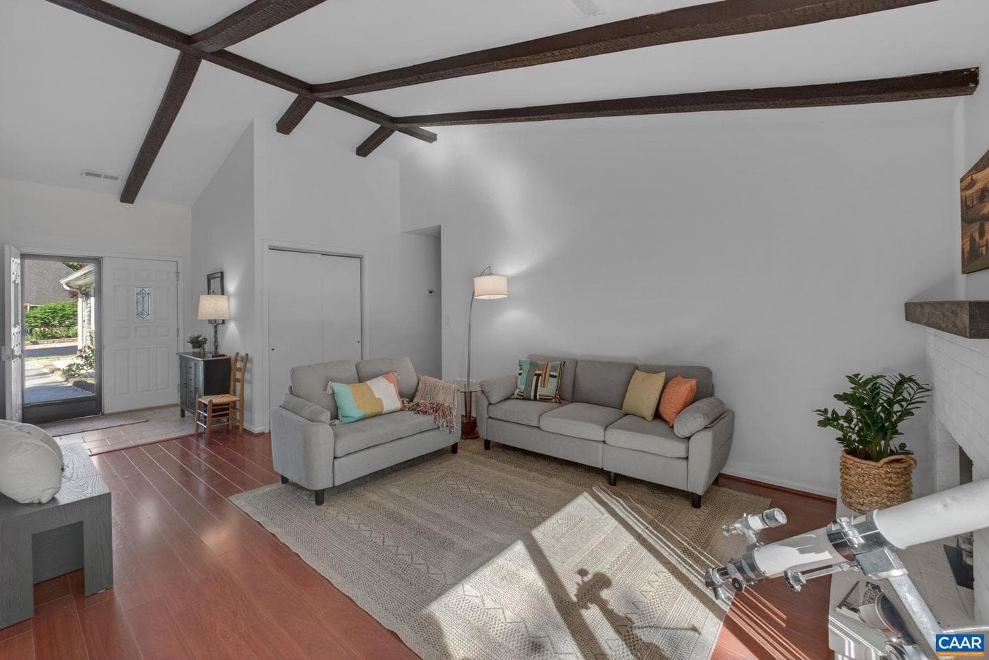 1511 Lake Forest Dr photo 4