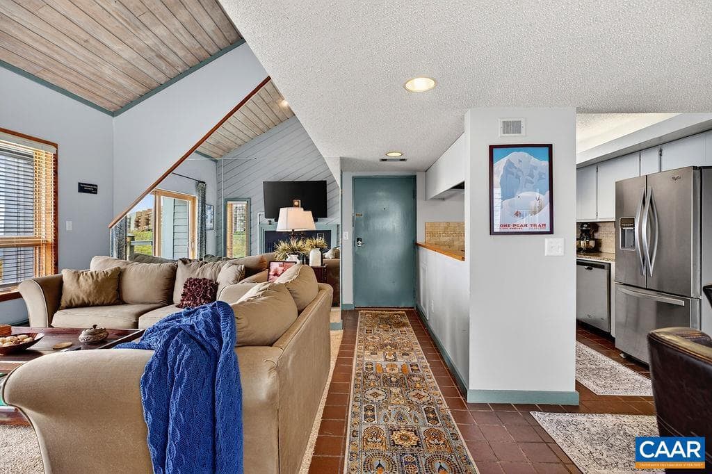 1418 Highlands Condos photo 4