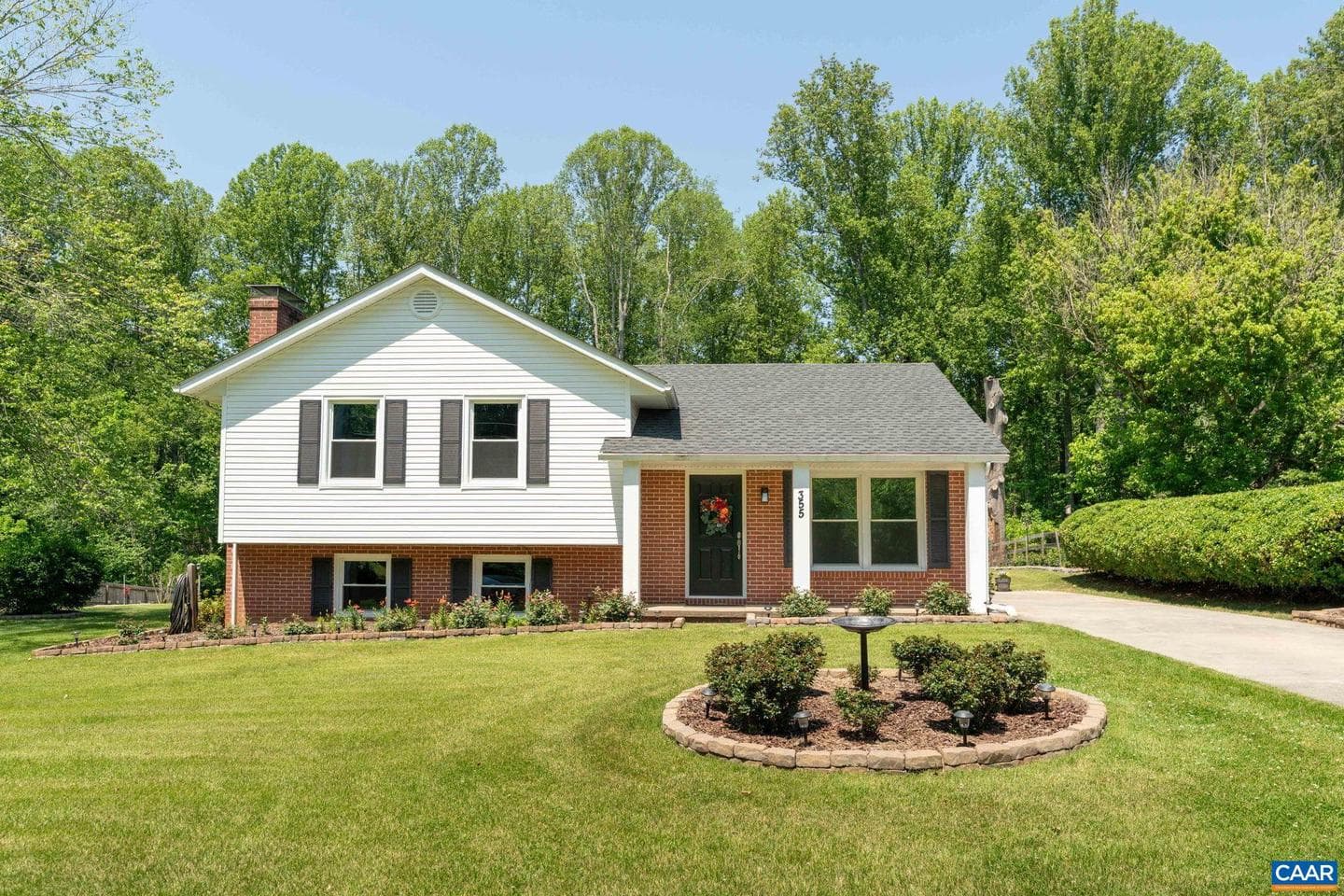 355 Whitethorn Ct