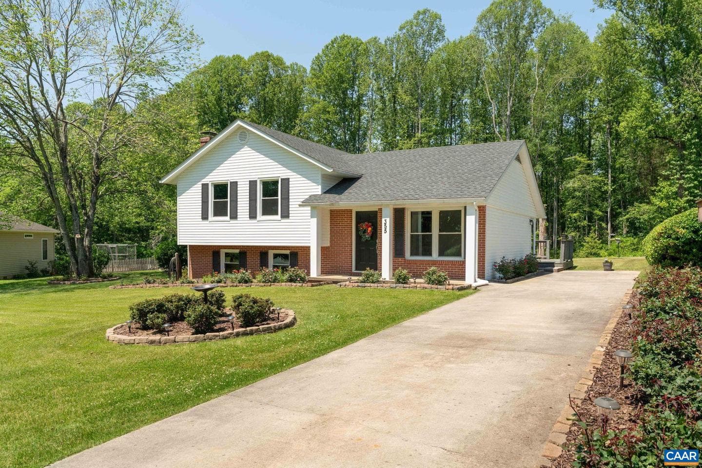 355 Whitethorn Ct photo 2