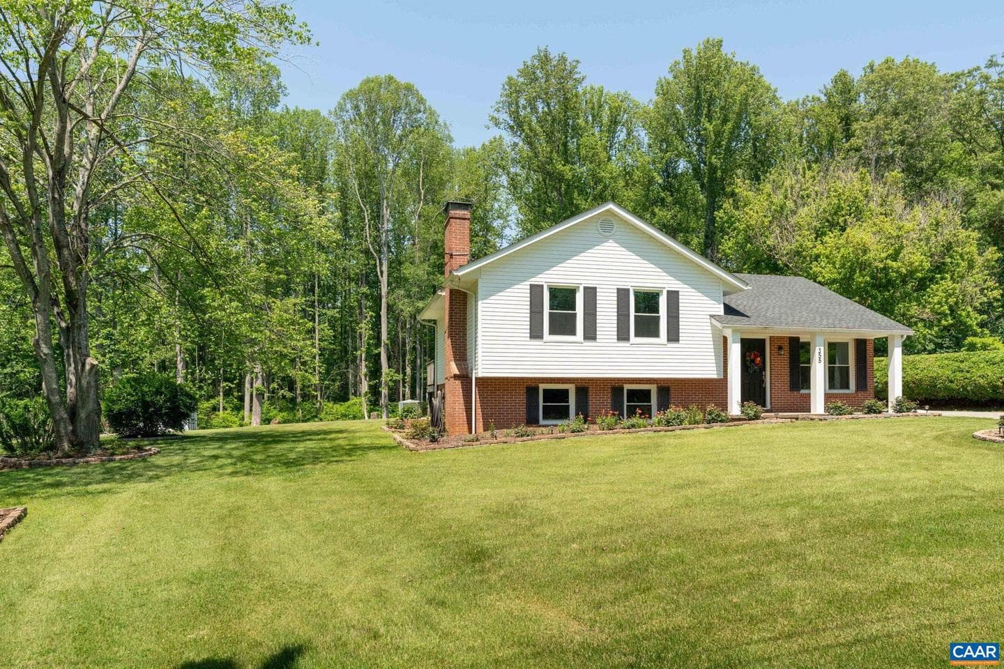 355 Whitethorn Ct photo 3