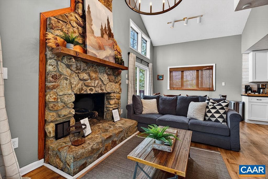 138 Oak Ln photo 11