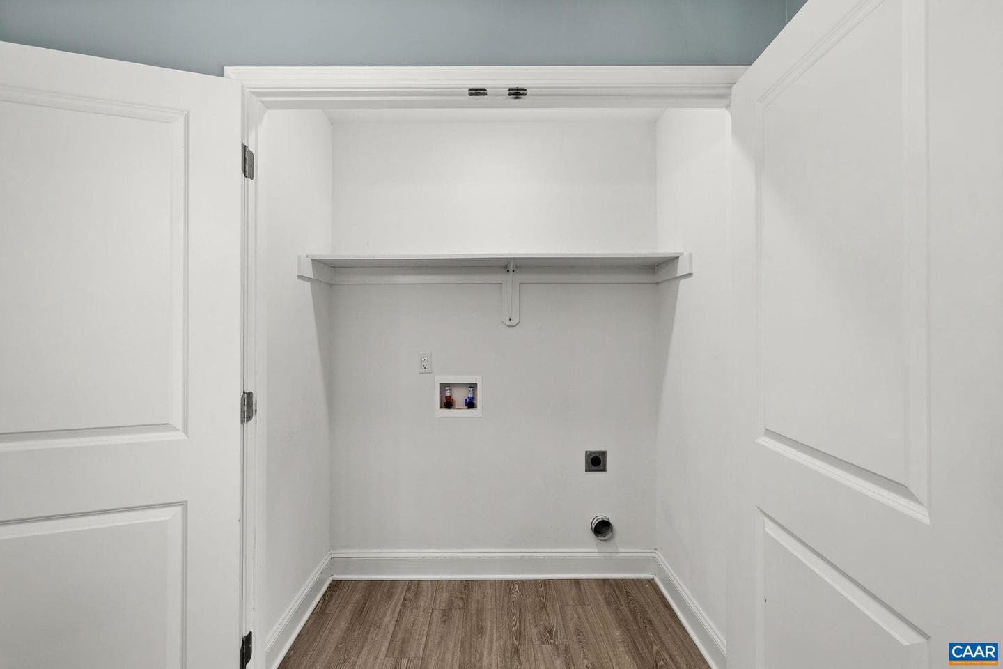 320 Richmond Ave photo 18