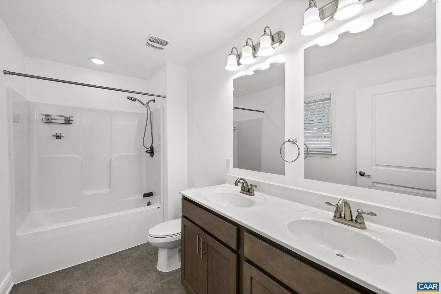 320 Richmond Ave photo 21
