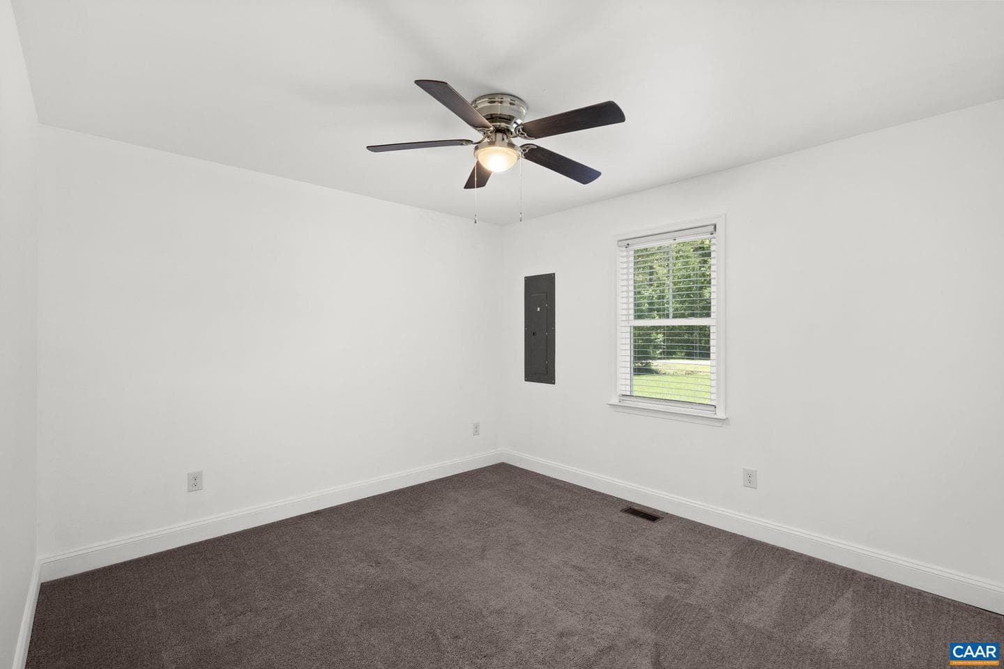 320 Richmond Ave photo 25
