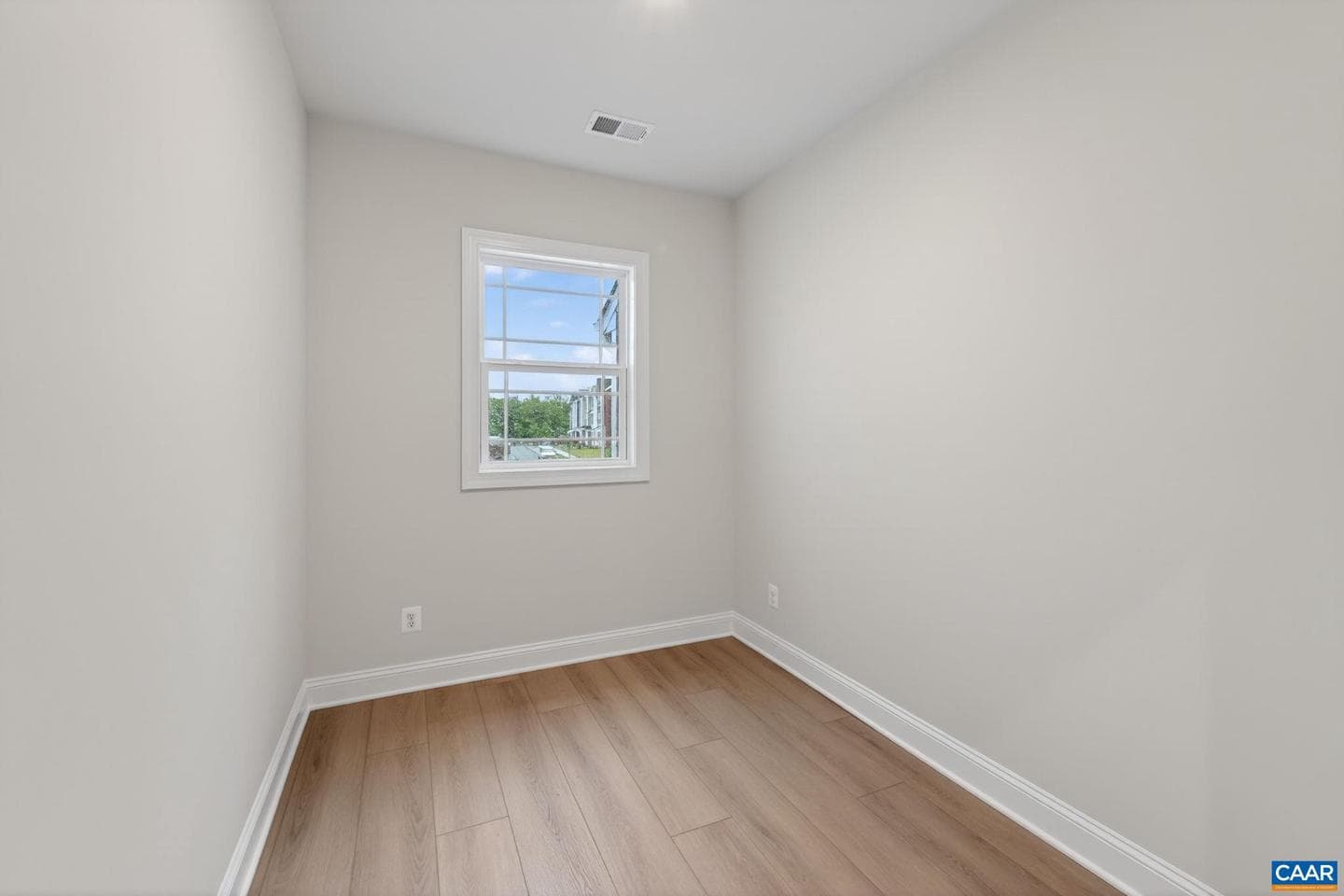 1380 Marcella St photo 29