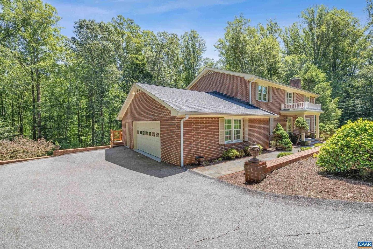 985 Tanglewood Rd photo 3