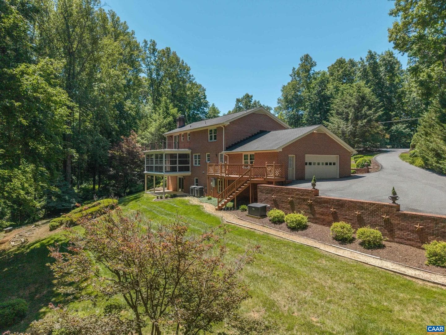985 Tanglewood Rd photo 4