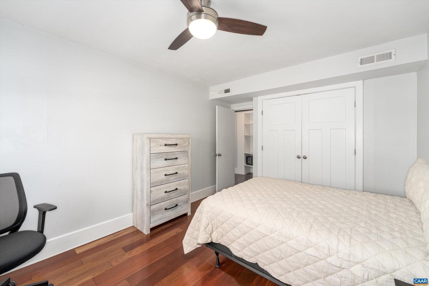 1800 Jefferson Park Ave #206 photo 29