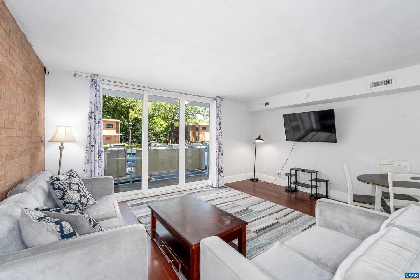 1800 Jefferson Park Ave #206 photo 3