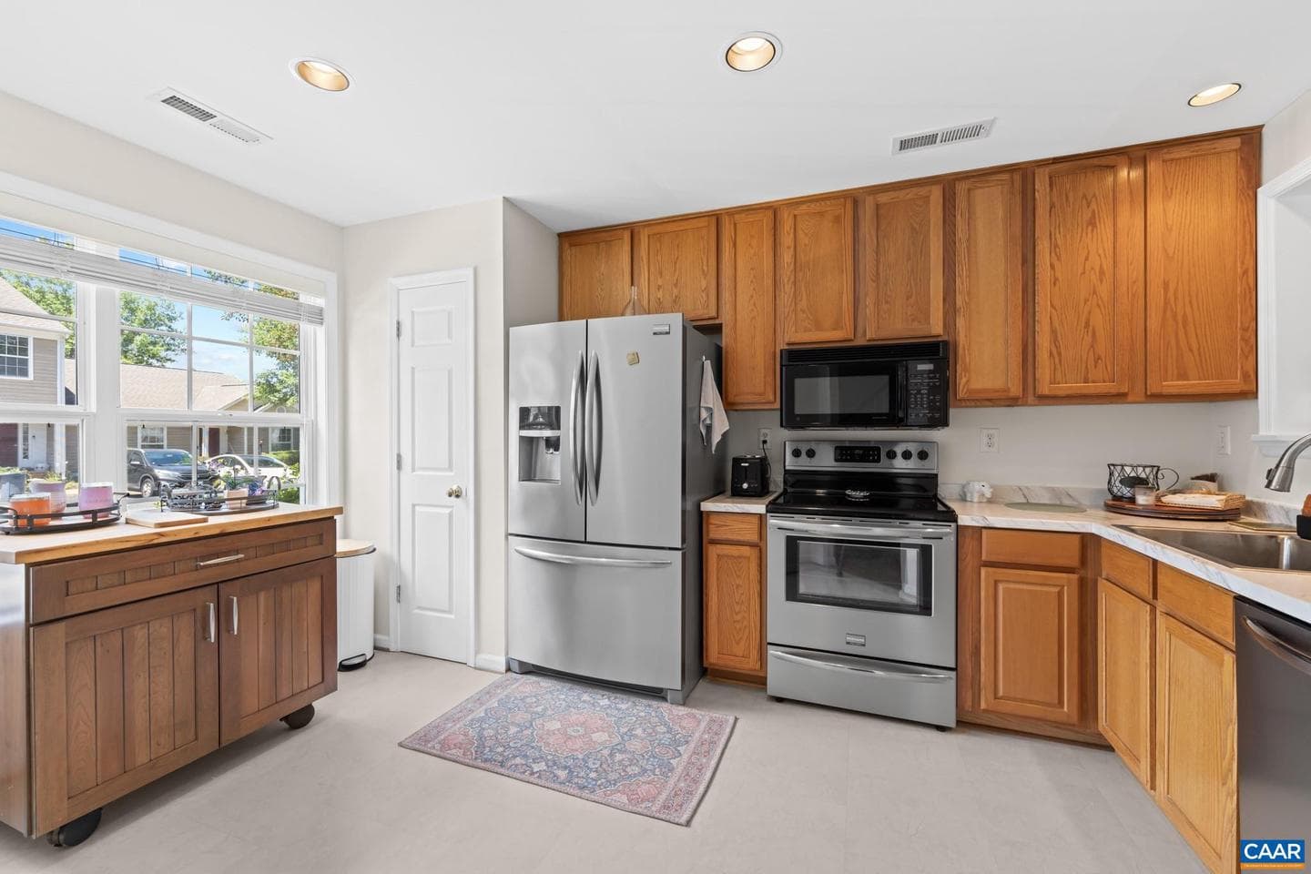 996 River Run Dr photo 5